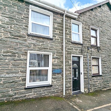 Cheerful 2 Bed Home With Mountain Views Blaenau Ffestiniog Kültér fotó