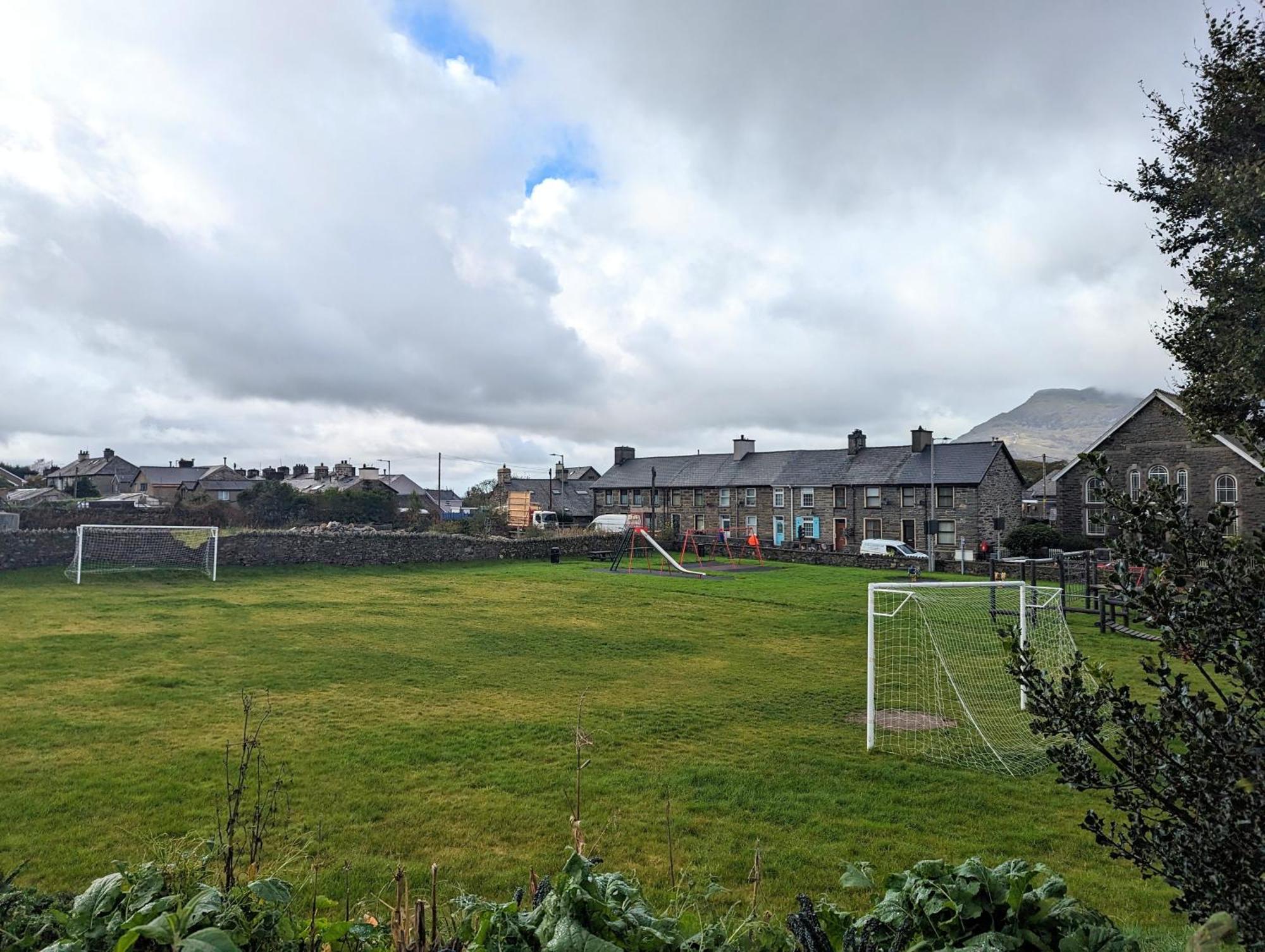 Cheerful 2 Bed Home With Mountain Views Blaenau Ffestiniog Kültér fotó