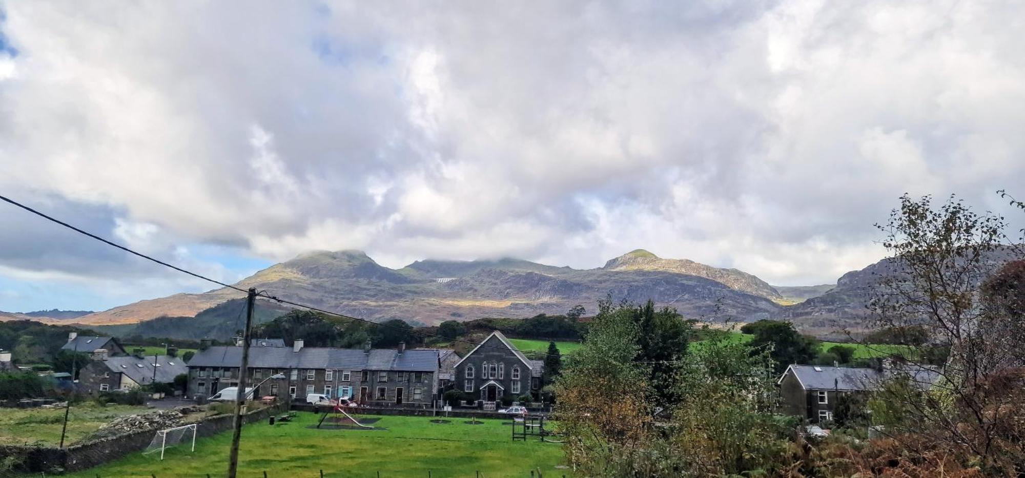 Cheerful 2 Bed Home With Mountain Views Blaenau Ffestiniog Kültér fotó